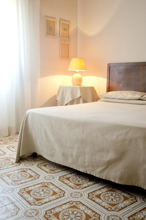 Mimi Rooms Cagliari Habitación foto